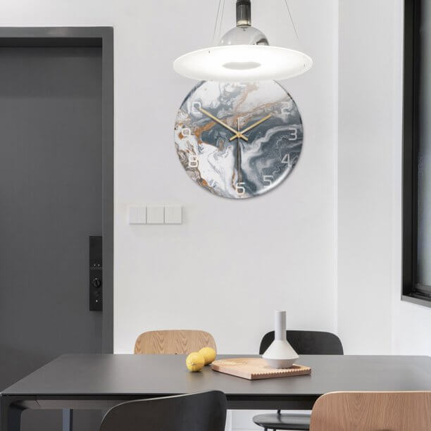 Stilvolle Wanduhr mit Marmorstruktur – MarbleTime