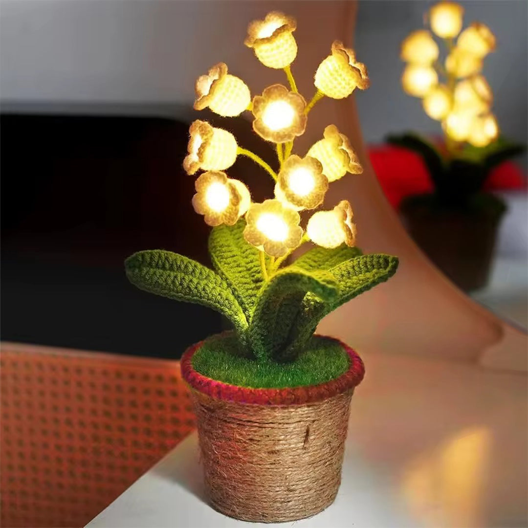Lily Bloom Tischlampe mit Häkelblumen – Dekorative LED Nachtlampe mit Warmweißem Licht für Innenräume